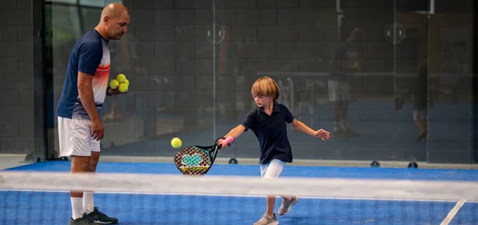 4 Alasan Padel Jadi Olahraga Catur Fisik Terbaik untuk Kecerdasan Anak