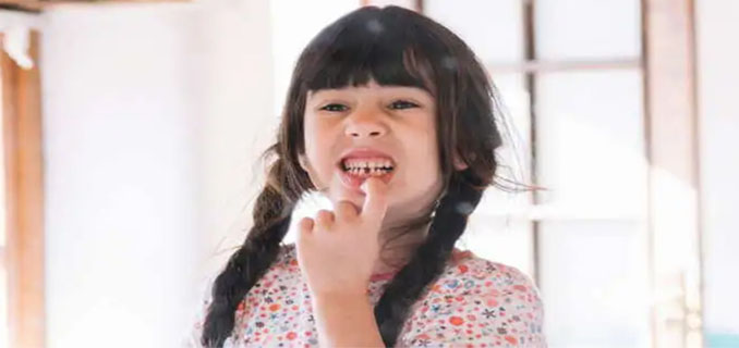 5 Tips Mengatasi Gigi Berlubang pada Anak, Orang Tua Wajib Tahu