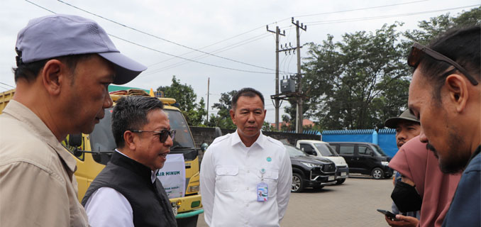 Tanggap Darurat Aceh Menteri LH Kirim 10.000 Galon Air ke Aceh Utara & Tamiang