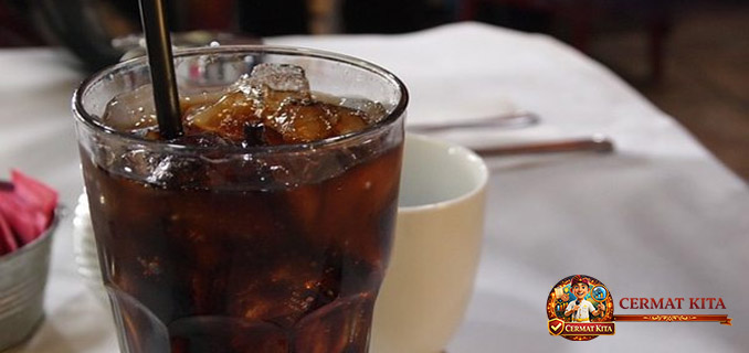 Waspada! Makanan dan Minuman Favorit Ini Diam-Diam Rusak Usus